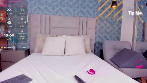 Snapshot of niiamoore_ chatting on 10.16.25 NiiaMoore online show from 10.16.25