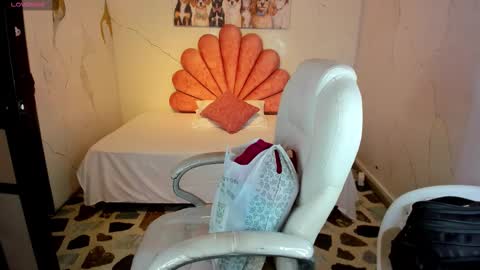 Anni online show from 12.19.25