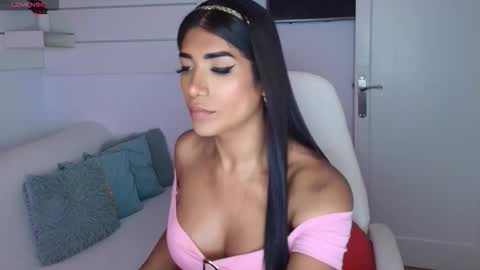 Nicolle Bustamante online show from 10.13.25