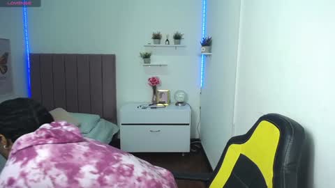 Snapshot of niina_lovee_ chatting on 12.03.24 online show from 12.03.24