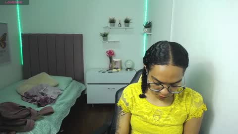 Snapshot of niina_lovee_ chatting on 12.03.24 online show from 12.03.24