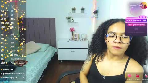 Snapshot of niina_lovee_ chatting on 12.06.24 online show from 12.06.24