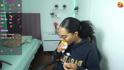 Snapshot of niina_lovee_ chatting on 12.07.24 online show from 12.07.24