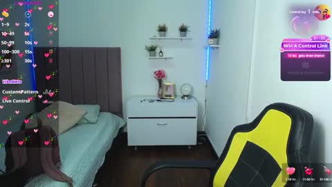 Snapshot of niina_lovee_ chatting on 12.07.24 online show from 12.07.24