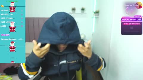 Snapshot of niina_lovee_ chatting on 12.13.24 online show from 12.13.24