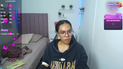 Snapshot of niina_lovee_ chatting on 12.16.24 online show from 12.16.24