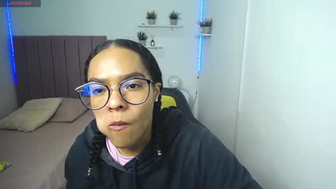Snapshot of niina_lovee_ chatting on 12.19.24 online show from 12.19.24