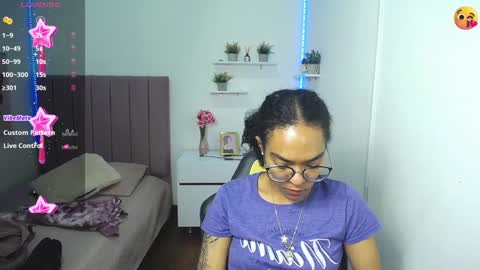 Snapshot of niina_lovee_ chatting on 12.23.24 online show from 12.23.24