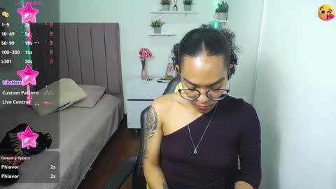 Snapshot of niina_lovee_ chatting on 12.24.24 online show from 12.24.24