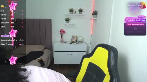 Snapshot of niina_lovee_ chatting on 12.26.24 online show from 12.26.24