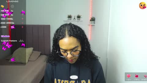 Snapshot of niina_lovee_ chatting on 12.27.24 online show from 12.27.24