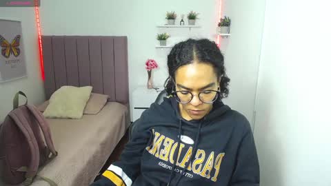 Snapshot of niina_lovee_ chatting on 12.28.24 online show from 12.28.24