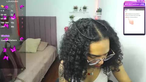 Snapshot of niina_lovee_ chatting on 12.28.24 online show from 12.28.24