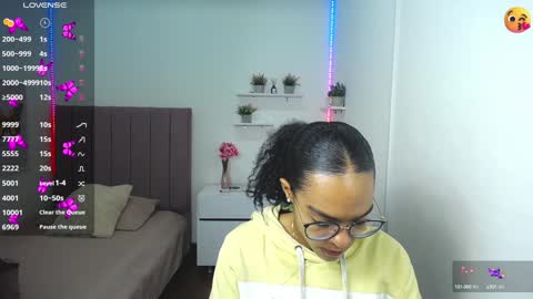 Snapshot of niina_lovee_ chatting on 12.30.24 online show from 12.30.24