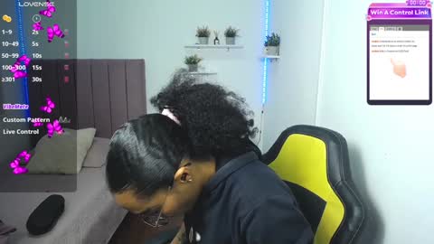 Snapshot of niina_lovee_ chatting on 12.31.24 online show from 12.31.24