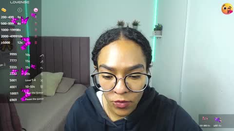Snapshot of niina_lovee_ chatting on 01.04.25 online show from 01.04.25