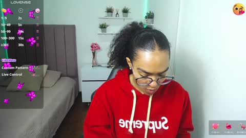 Snapshot of niina_lovee_ chatting on 01.09.25 online show from 01.09.25