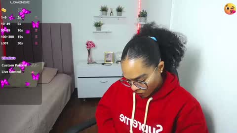 Snapshot of niina_lovee_ chatting on 01.09.25 online show from 01.09.25