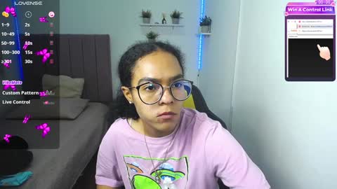 Snapshot of niina_lovee_ chatting on 01.11.25 online show from 01.11.25