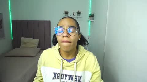 Snapshot of niina_lovee_ chatting on 01.13.25 online show from 01.13.25