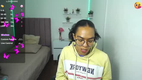 Snapshot of niina_lovee_ chatting on 01.13.25 online show from 01.13.25