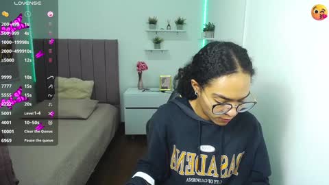 Snapshot of niina_lovee_ chatting on 01.14.25 online show from 01.14.25