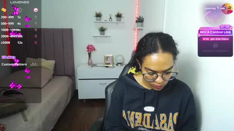 Snapshot of niina_lovee_ chatting on 01.14.25 online show from 01.14.25