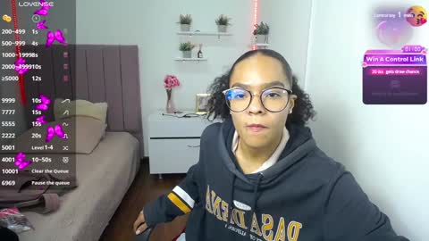 Snapshot of niina_lovee_ chatting on 01.15.25 online show from 01.15.25