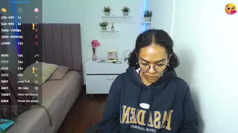 Snapshot of niina_lovee_ chatting on 02.11.25 online show from 02.11.25