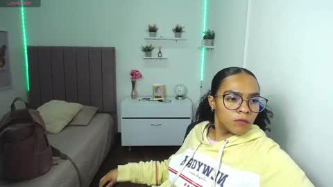 Snapshot of niina_lovee_ chatting on 02.12.25 online show from 02.12.25