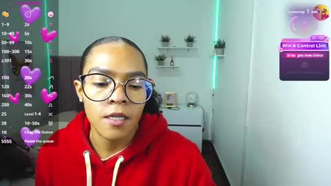 Snapshot of niina_lovee_ chatting on 02.14.25 online show from 02.14.25