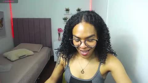 Snapshot of niina_lovee_ chatting on 02.19.25 online show from 02.19.25