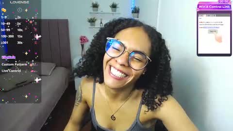 Snapshot of niina_lovee_ chatting on 02.19.25 online show from 02.19.25