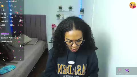 Snapshot of niina_lovee_ chatting on 02.22.25 online show from 02.22.25