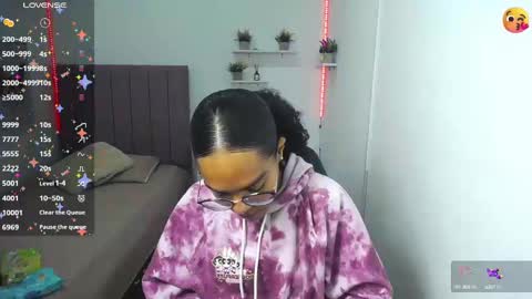 Snapshot of niina_lovee_ chatting on 02.24.25 online show from 02.24.25