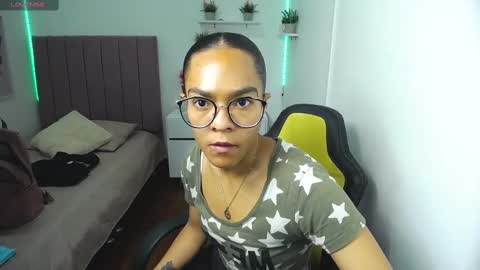 Snapshot of niina_lovee_ chatting on 02.26.25 online show from 02.26.25