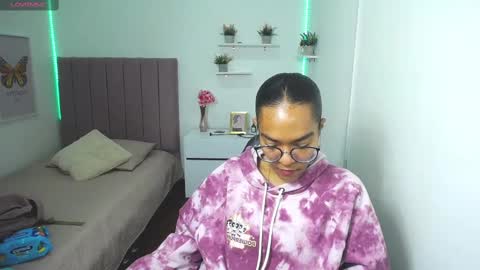 Snapshot of niina_lovee_ chatting on 02.27.25 online show from 02.27.25