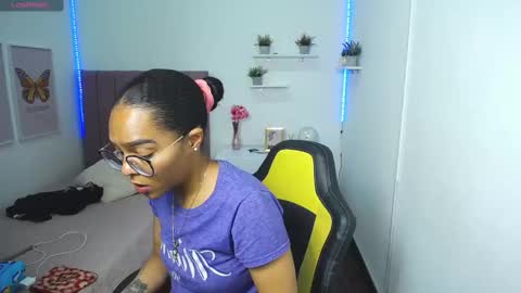 Snapshot of niina_lovee_ chatting on 02.28.25 online show from 02.28.25
