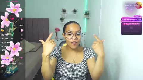 Snapshot of niina_lovee_ chatting on 03.01.25 online show from 03.01.25