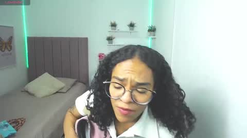 Snapshot of niina_lovee_ chatting on 03.04.25 online show from 03.04.25