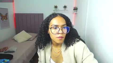 Snapshot of niina_lovee_ chatting on 03.05.25 online show from 03.05.25
