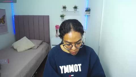Snapshot of niina_lovee_ chatting on 03.06.25 online show from 03.06.25