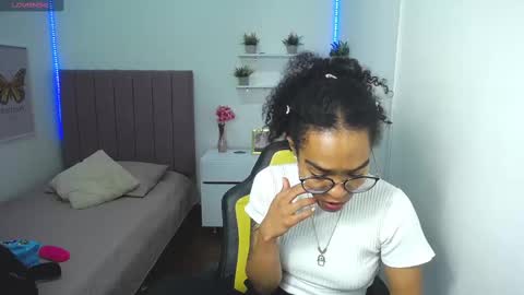 Snapshot of niina_lovee_ chatting on 03.07.25 online show from 03.07.25