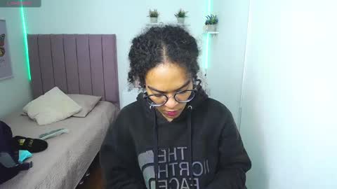 Snapshot of niina_lovee_ chatting on 03.10.25 online show from 03.10.25
