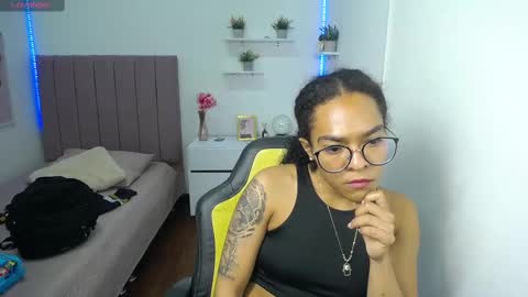 Snapshot of niina_lovee_ chatting on 03.11.25 online show from 03.11.25