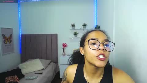 Snapshot of niina_lovee_ chatting on 03.12.25 online show from 03.12.25