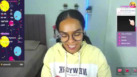Snapshot of niina_lovee_ chatting on 09.10.25 online show from 09.10.25