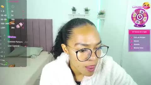 Snapshot of niina_lovee_ chatting on 09.20.25 online show from 09.20.25