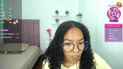 Snapshot of niina_lovee_ chatting on 09.25.25 online show from 09.25.25