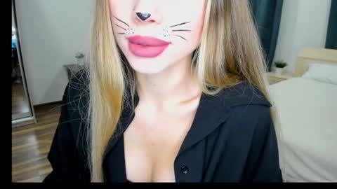 Snapshot of nika_blissy chatting on 10.31.25 Nika online show from 10.31.25